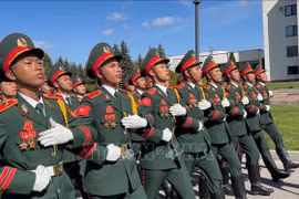 Quân đội nhân dân Việt Nam lần đầu duyệt binh tại Quảng trường Đỏ