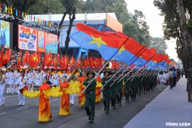 Nhiều bãi giữ xe được bố trí phục vụ người dân xem diễu binh đại lễ 30/4 tại TP HCM