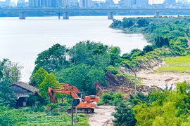 Hà Nội lấy ý kiến người dân về đất bãi sông, kỳ vọng chấm dứt tình trạng 'mạnh ai nấy làm'