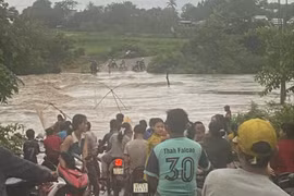 Gia Lai: Mưa lớn nhiều địa phương bị ngập sâu, giao thông chia cắt