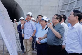 Thủ tướng thị sát hầm Sơn Triệu, nghe báo cáo về 2 dự án thành phần cao tốc Bắc – Nam