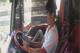 Tài xế bị phạt vì vừa lái xe trên cao tốc vừa lướt TikTok
