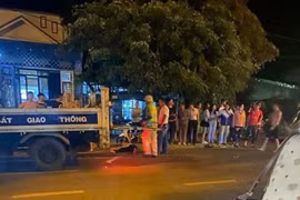 Thanh niên điều khiển xe máy “thông chốt” nồng độ cồn, tông cán bộ Công an