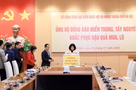 Cơ quan Đoàn ĐBQH và HĐND TP Hà Nội ủng hộ đồng bào các tỉnh miền Trung, Tây Nguyên bị thiệt hại do mưa lũ