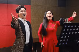 Ca sĩ Tùng Dương ra mắt dự án " Việt Nam ơi, cùng bước tới vinh quang"