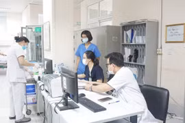 Liên thông dữ liệu khám chữa bệnh, người dân Hà Nội được tra cứu Sổ sức khỏe điện tử trên VNeID/iHanoi