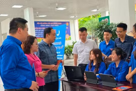 Hà Nội 'đi từng ngõ, gõ từng nhà' để chuyển đổi số