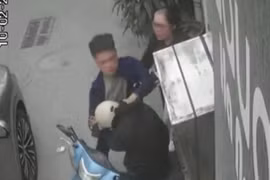 TP Hà Nội yêu cầu báo cáo vụ việc tài xế ôtô hành hung nam shipper trước ngày 21/2
