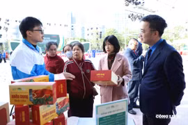 Người dân hào hứng với sản phẩm khởi nghiệp của thanh niên: 'Có những mặt hàng tôi sẵn sàng mua dài lâu'