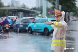 Giao thông Hà Nội năm 2025: Cảnh sát giao thông siết chặt kỷ cương, tai nạn giảm sâu