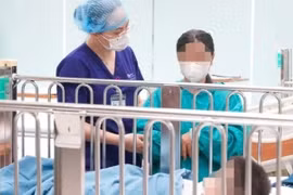 Bệnh nhi vụ 'đóng đủ tiền viện phí mới cấp cứu' ra viện ngày mai