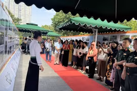 Khắc họa Bác Hồ, sống lại chiến thắng Điện Biên và đại thắng mùa Xuân qua hai triển lãm tại TP HCM