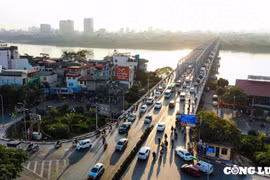 Hà Nội: Cho phép ô tô chở học sinh lưu thông qua cầu Chương Dương