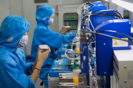 EU đe dọa 'bóp nghẹt' các nhà sản xuất thiết bị y tế Trung Quốc