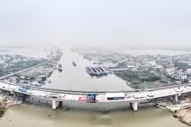 Nam Định: Hợp long cầu Lạc Quần bắc qua sông Ninh Cơ