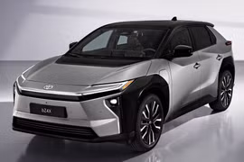 SUV điện Toyota bZ4X 2025 giá quy đổi khoảng 1,2 tỷ đồng