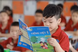 Vì sao đại biểu Quốc hội vẫn 'chưa yên tâm' khi chọn một bộ SGK cũ thay vì biên soạn bộ sách mới?