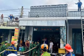 Đồn Biên phòng Cửa khẩu quốc tế Vĩnh Xương (An Giang) kịp thời hỗ trợ người dân chữa cháy