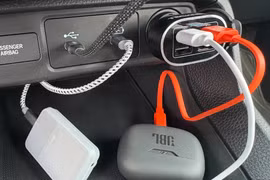 ‏Cổng USB trên ô tô: "Kho báu" bị lãng quên‏