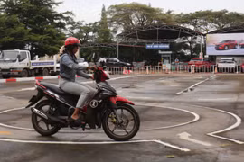 Học viên thuộc diện hộ nghèo và cận nghèo xã biên giới Ia O được miễn phí thi sát hạch cấp giấy phép lái xe