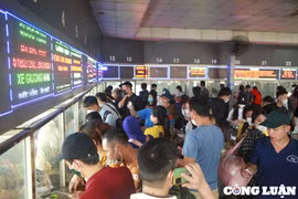 Hành khách di chuyển qua bến xe của Hà Nội tăng 300% - 400%