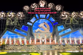 Quảng Ninh: Hàng vạn người dân đội mưa xem chương trình nghệ thuật kỷ niệm 80 năm Quốc khánh 2/9