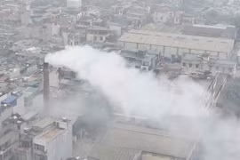 Hà Nội yêu cầu kiểm tra, xử lý nhà máy dệt 'vô tư' xả khói bụi vào khu dân cư