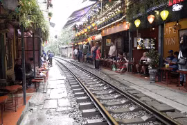 Tăng cường quản lý “phố cà phê đường tàu” ở Hà Nội, đảm bảo an toàn cho du khách