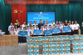 NXB Giáo dục Việt Nam: Luôn sẵn sàng đồng hành cùng thầy cô giáo và học sinh vùng bão lũ
