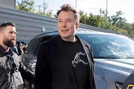 Tỷ phú Elon Musk bị chỉ trích vì bình luận vụ mèo chết dưới bánh xe robotaxi Waymo