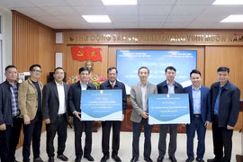 NXB Giáo dục Việt Nam ủng hộ các trường học bị ảnh hưởng bởi lũ lụt tại tỉnh Bắc Ninh