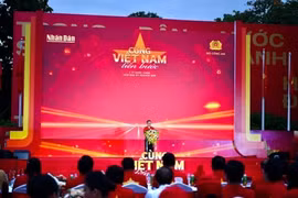 Hơn 20.000 người Vietcombank hòa nhịp “Cùng Việt Nam tiến bước”
