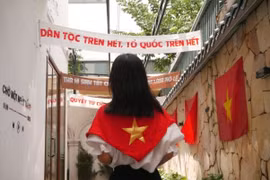Thị trường rộn ràng sản phẩm sáng tạo chào mừng Quốc khánh 2/9