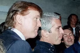 Ông Trump có tên trong loạt hồ sơ mới về Epstein, xuất hiện nhiều nghi vấn chỉnh sửa