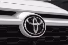 Toyota thay đổi chiến lược, kéo dài vòng đời xe lên 9 năm
