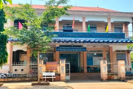 Truy tố 2 chuyên viên phòng Nông nghiệp và Môi trường về tội Nhận hối lộ