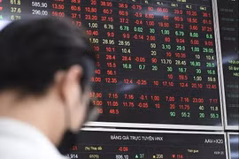 VN-Index đảo chiều giảm hơn 9 điểm