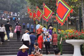 Công an tỉnh Phú Thọ tổ chức tuần tra đảm bảo an ninh trật tự tại Đền Hùng