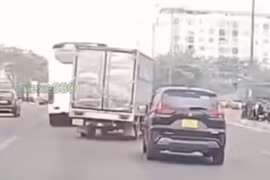 TP HCM: Công an truy tìm tài xế lái ô tô lạng lách như phim hành động