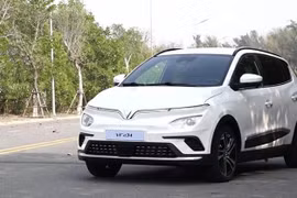 VinFast VF e34 tháng 12/2025: Giá lăn bánh và chính sách mới nhất