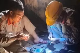 Người Viettel trắng đêm khắc phục sự cố, giữ thông tin liên lạc cho khách hàng