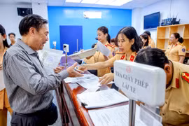 Giảm 30% phí, lệ phí đăng ký xe và rút ngắn thời gian cấp, đổi giấy phép lái xe