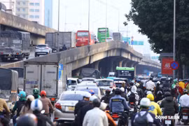 Ùn tắc kéo dài tại các cửa ngõ Hà Nội chiều cuối năm