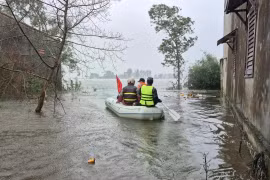 Nhiều địa phương cho học sinh nghỉ học, tăng cường ứng phó bão số 13 và mưa lũ kéo dài