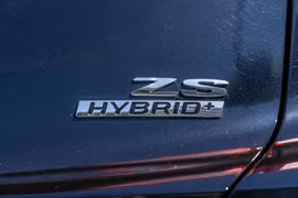 Điều gì tạo nên một chiếc xe hybrid?
