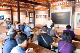 Hội Nhà báo tỉnh Yên Bái tổ chức về nguồn tại Thái Nguyên