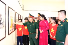 Hải Phòng triển lãm ảnh và tư liệu với chủ đề "Đất nước trọn niềm vui"