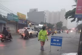 Thiệt hại do bão số 10 gây ra với hạ tầng đường bộ đang tăng dần