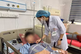 Nam thanh niên 14 tuổi nguy kịch vì nhiễm 'tụ cầu vàng' sau vết cắn của lợn nuôi