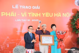 Giải thưởng 'Bùi Xuân Phái – Vì tình yêu Hà Nội' tôn vinh nhạc sĩ Trần Tiến